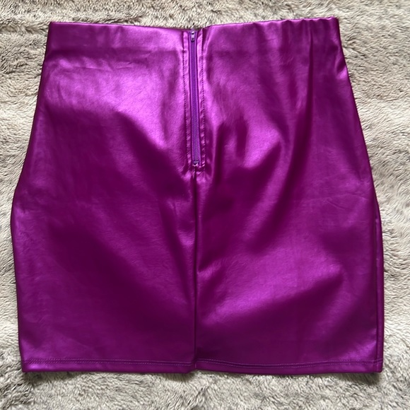 Windsor Futuristic Faux Leather Mini Skirt Magenta Size Medium - Picture 5 of 6